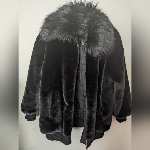 SOLD*****Steve Maddens Sylvia coat soft fur zip up with pockets!  NWT XS - Picture 6 of 13